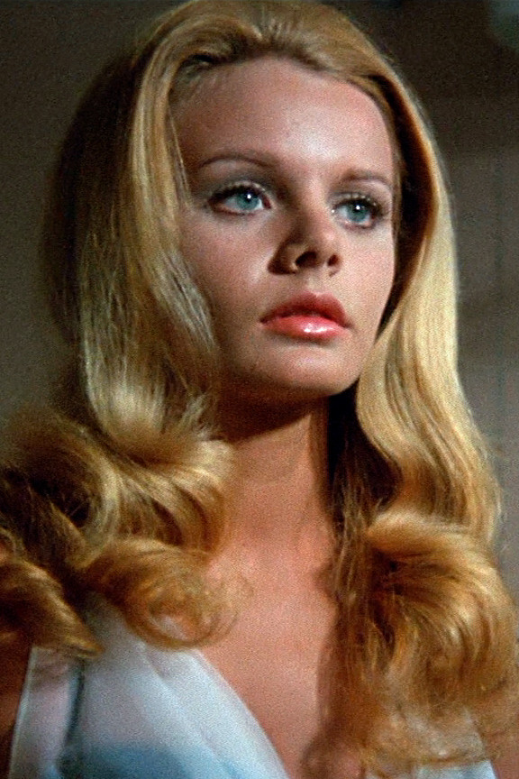 Cristina Suriani backdrop