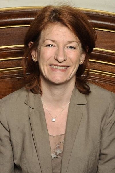 Muriel Majetë backdrop