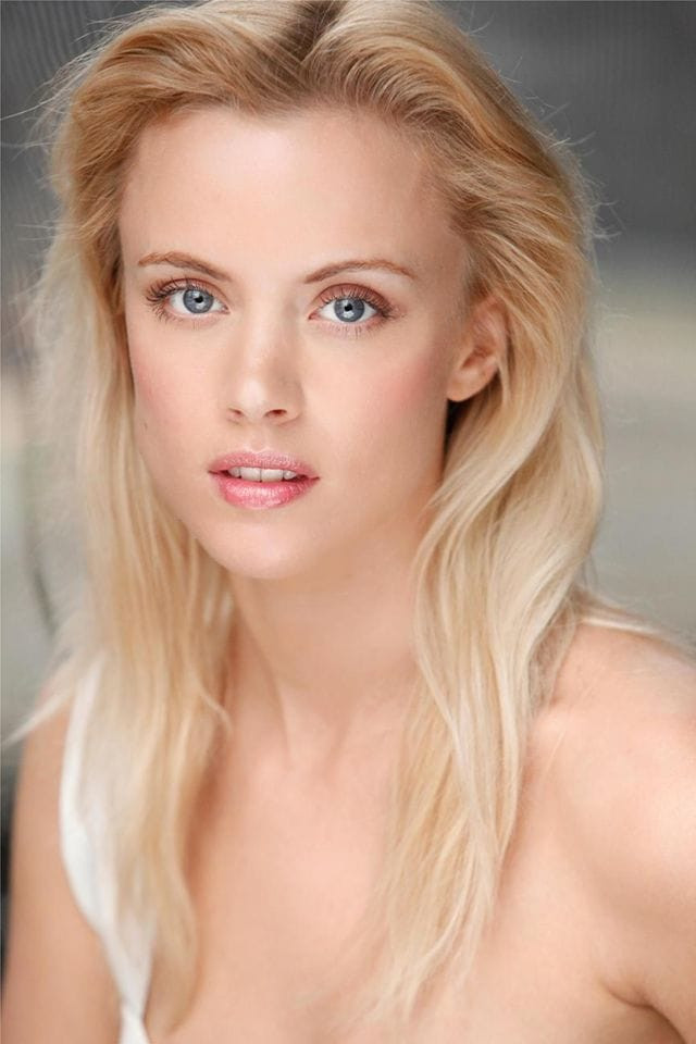 Amanda Renberg backdrop