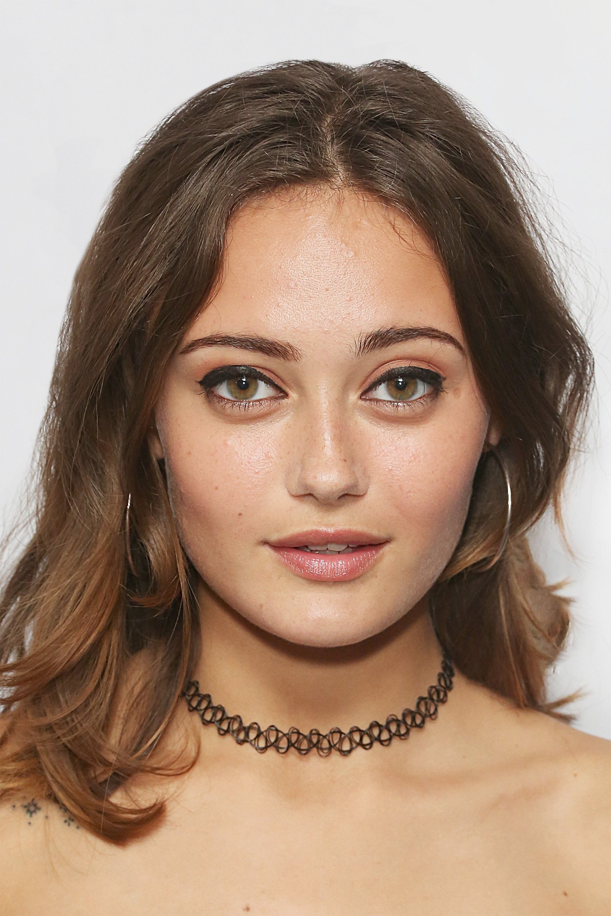Ella Purnell backdrop