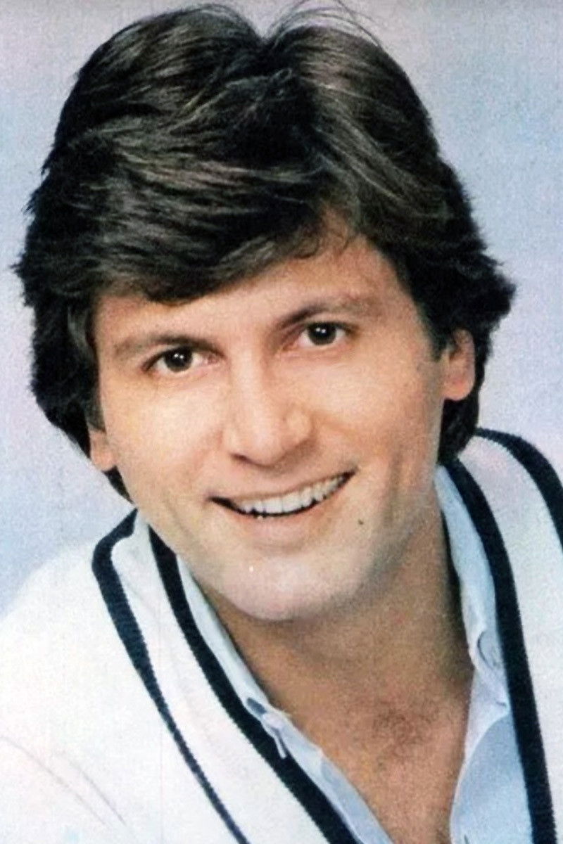 Carlos Calvo backdrop