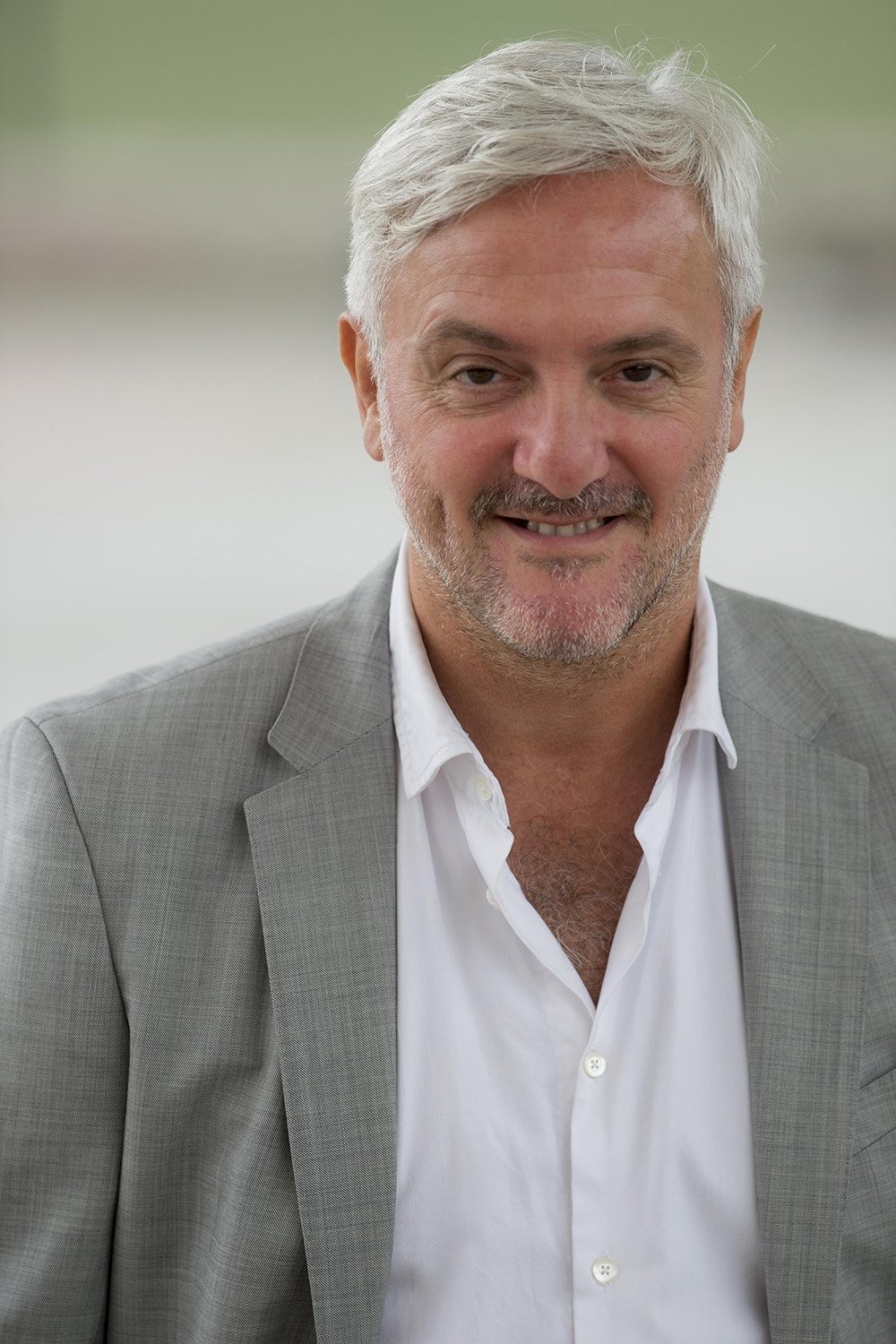 Giovanni Franzoni backdrop