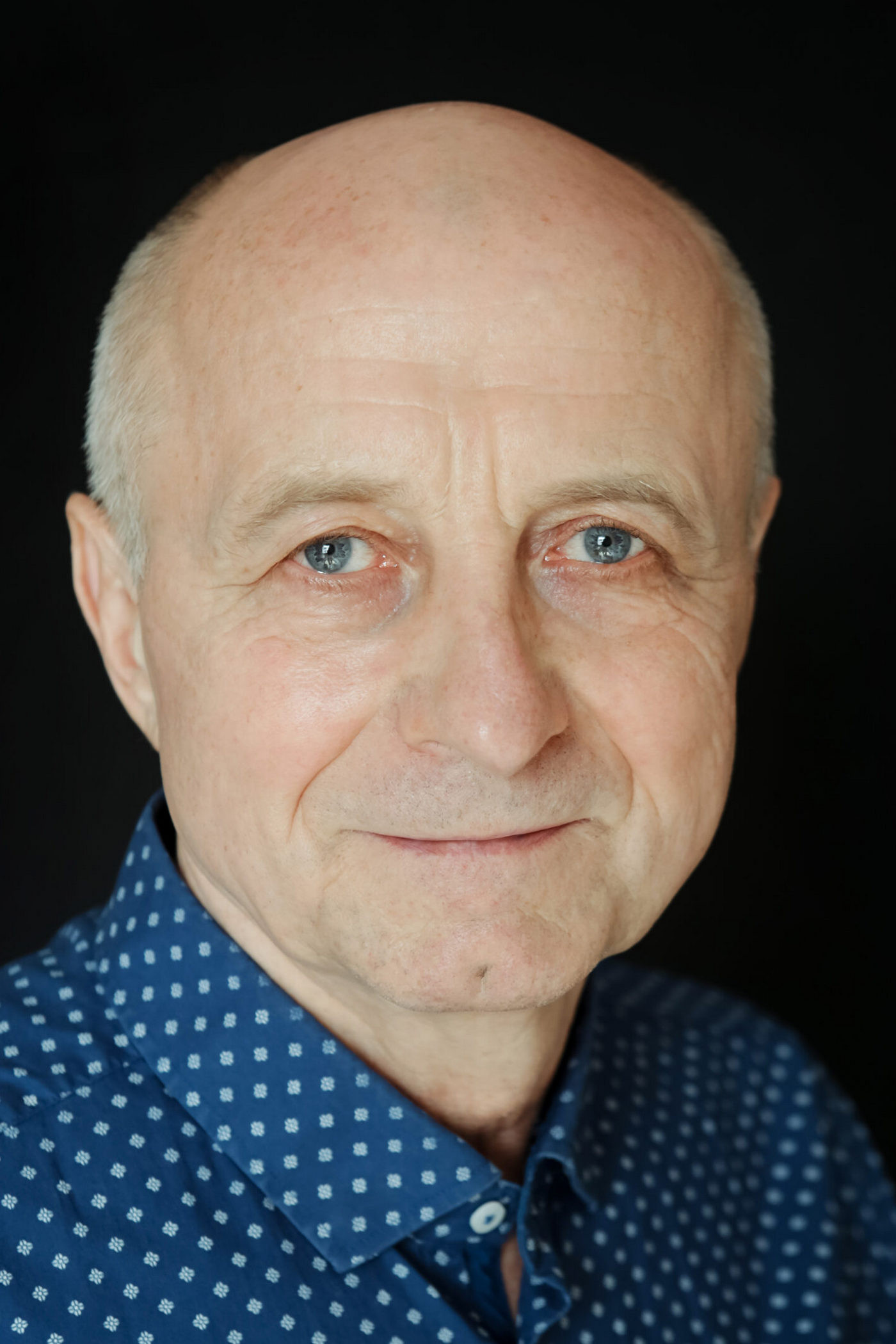 Aleksandr Sirin backdrop