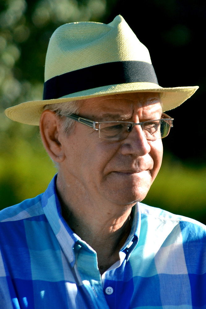 Gerardo Chijona backdrop