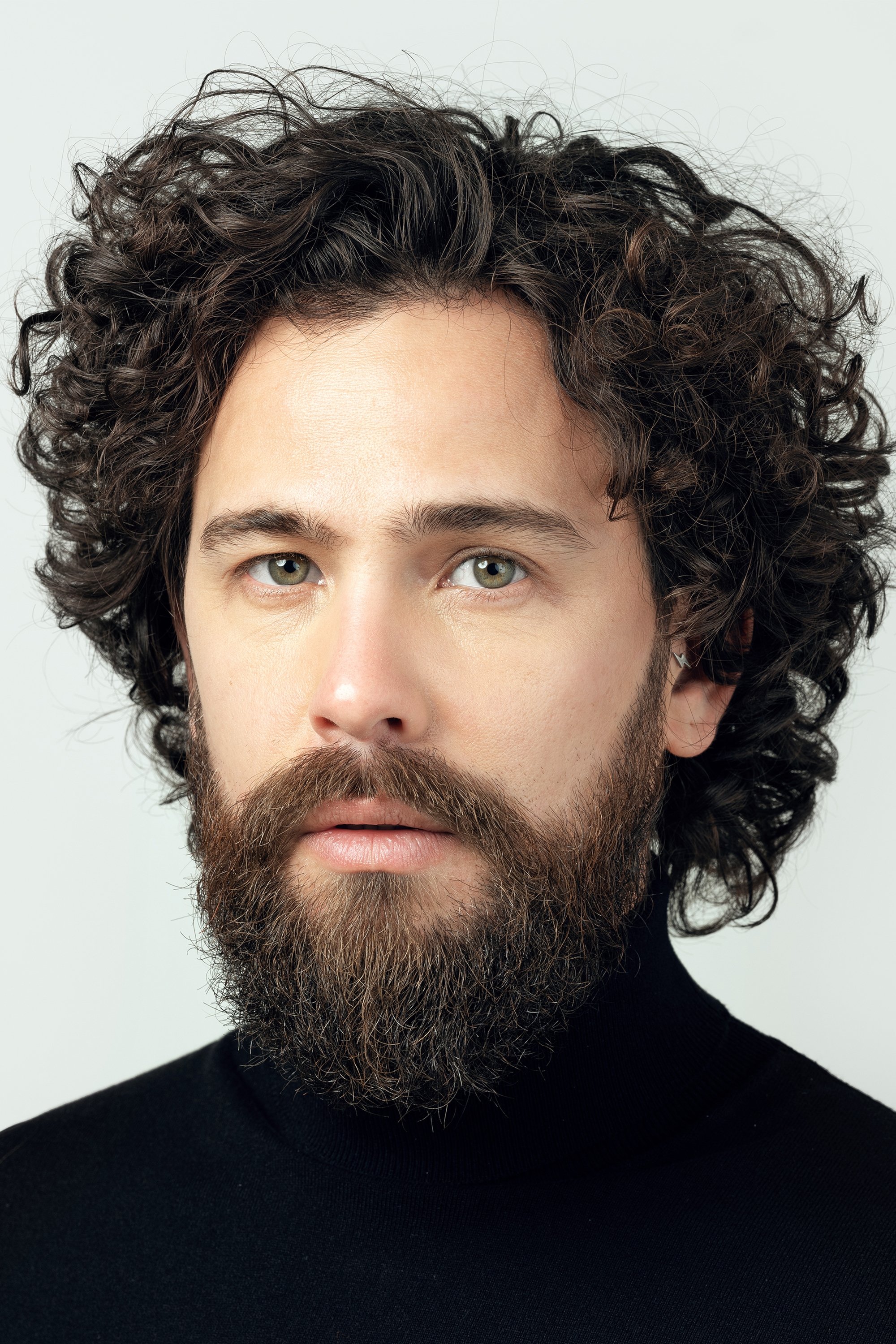 Héctor Medina backdrop