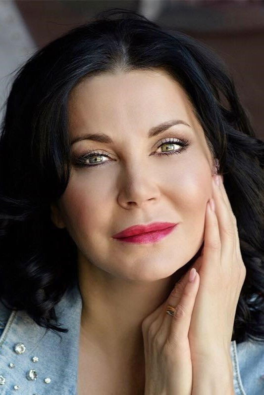 Irina Dmitrakova backdrop