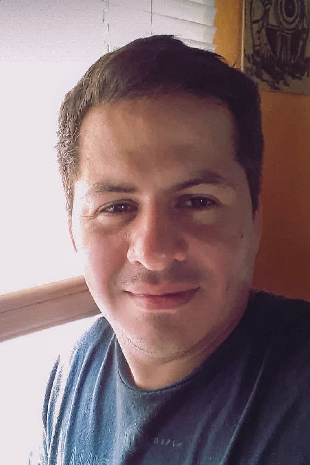 Fernando Roa backdrop