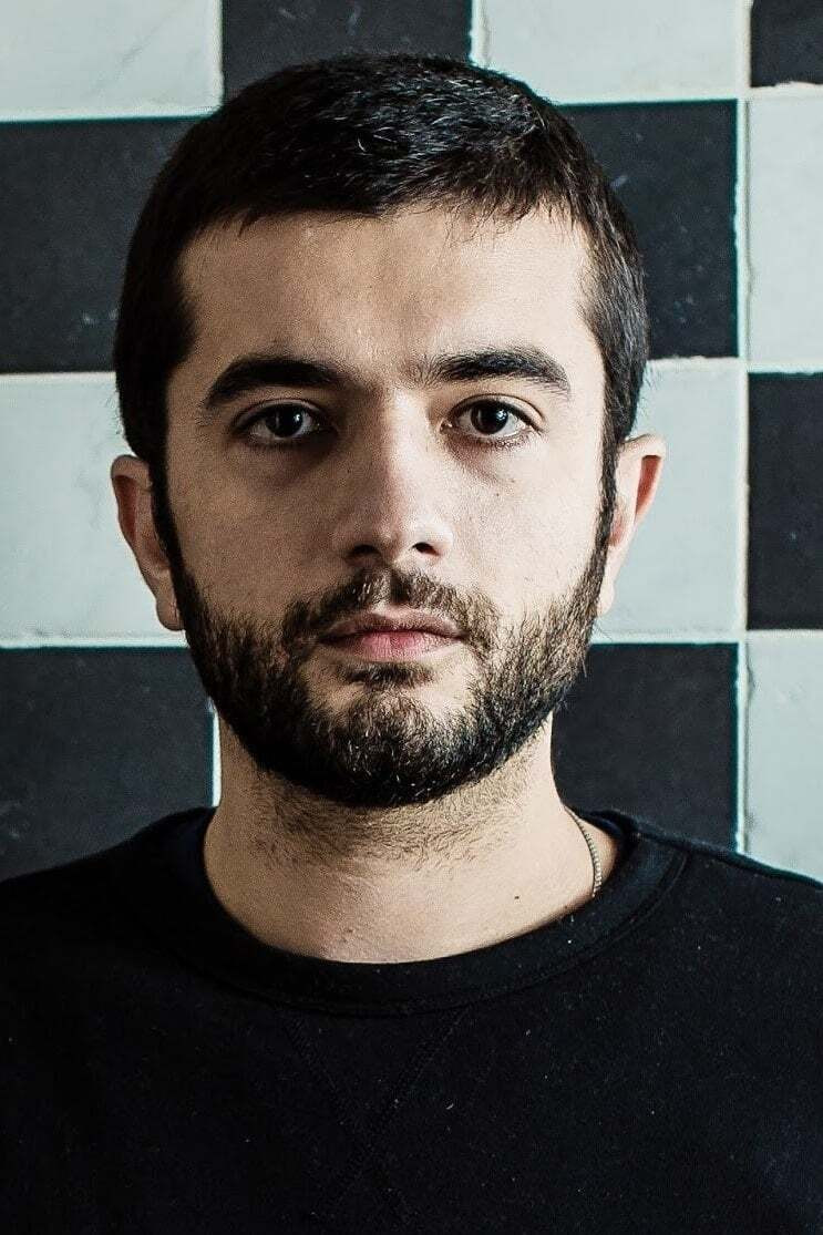 Aik Karapetian backdrop