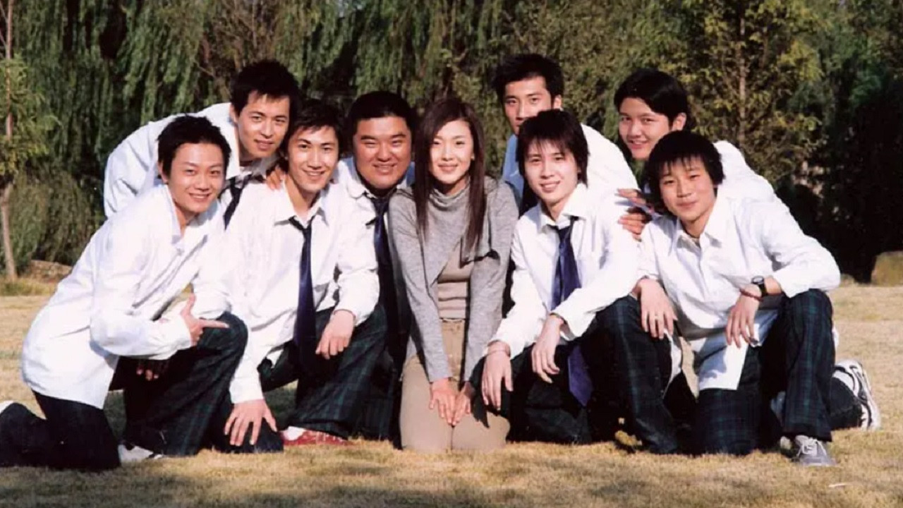 Qielli i tetëmbëdhjetëvjeçarëve backdrop