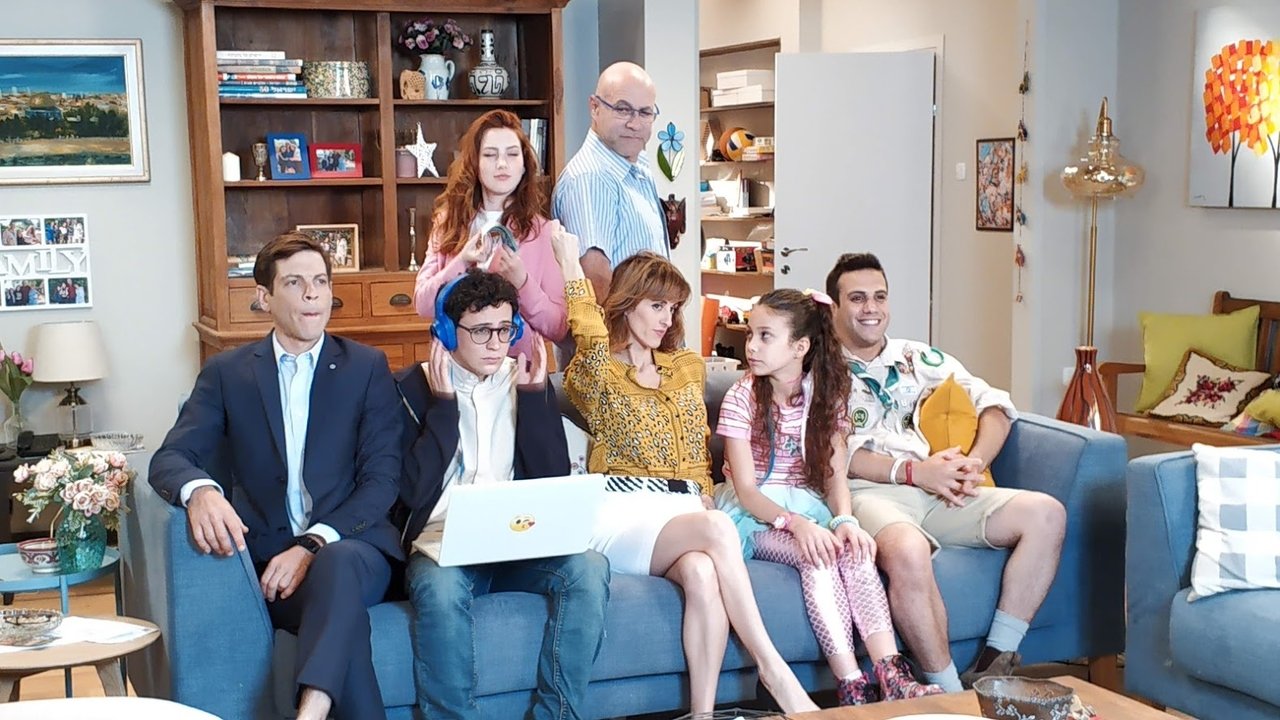 Familja në Emision backdrop