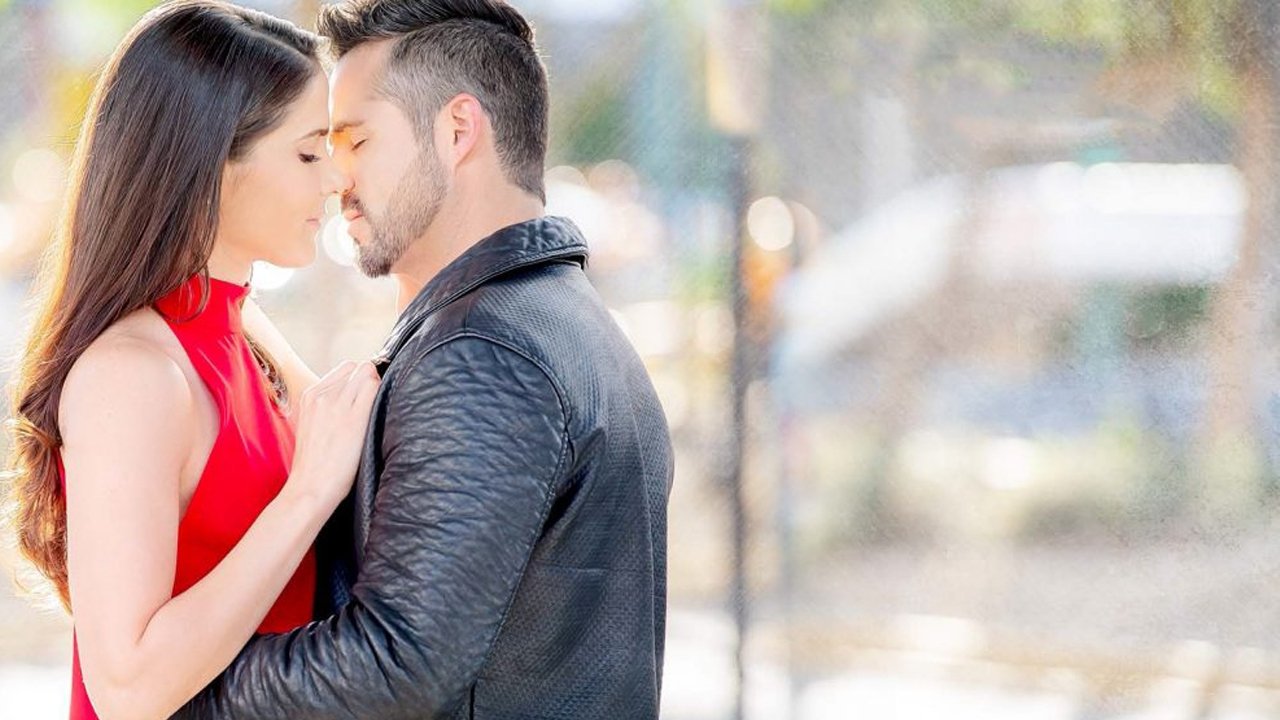 Një jetë për dashuri backdrop