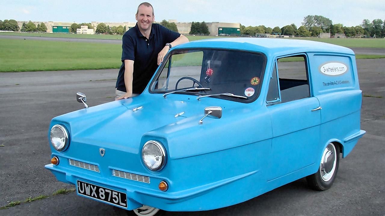 Familja Kuqézi backdrop