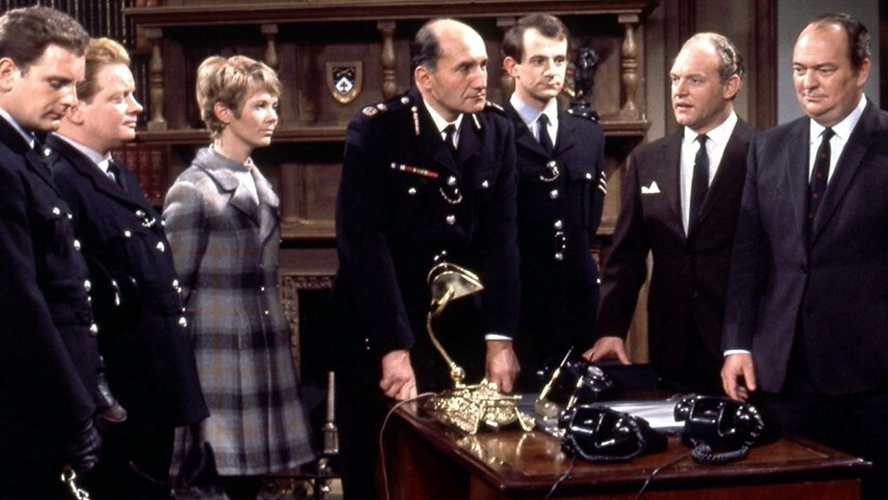 Butësisht Butësisht: Forca e Detyrës backdrop