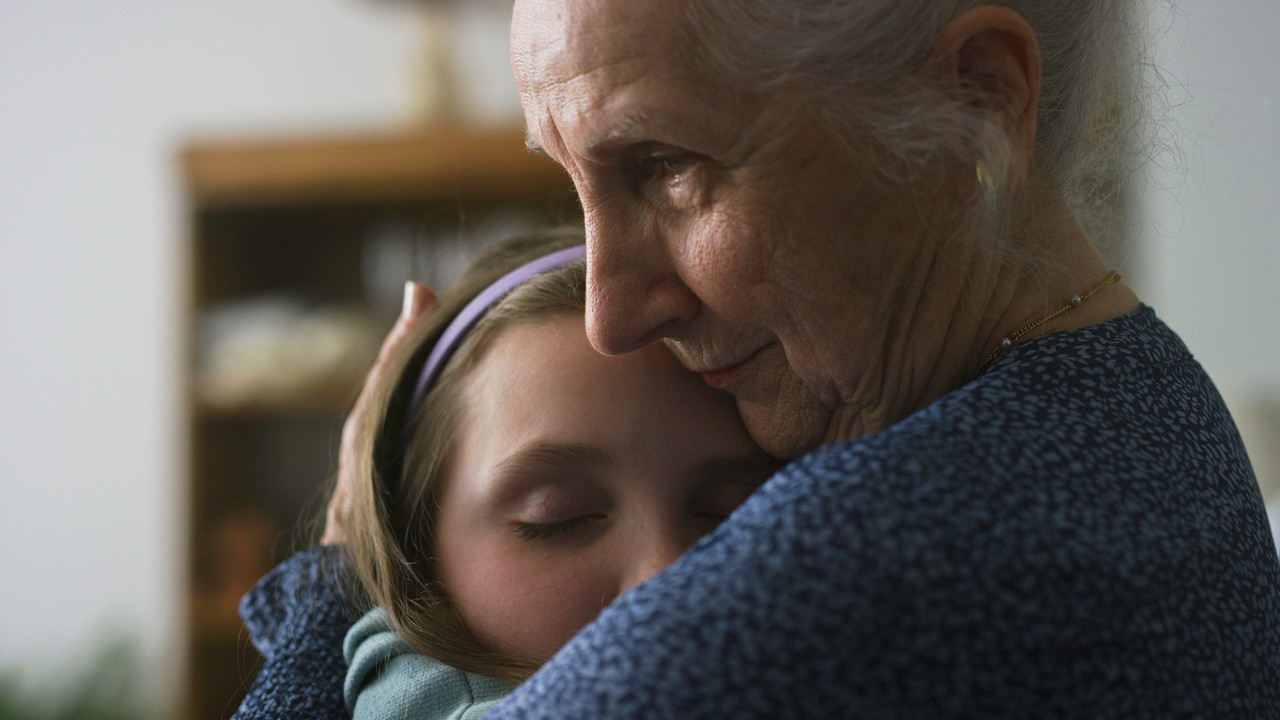 Klaira dhe të moshuarit backdrop