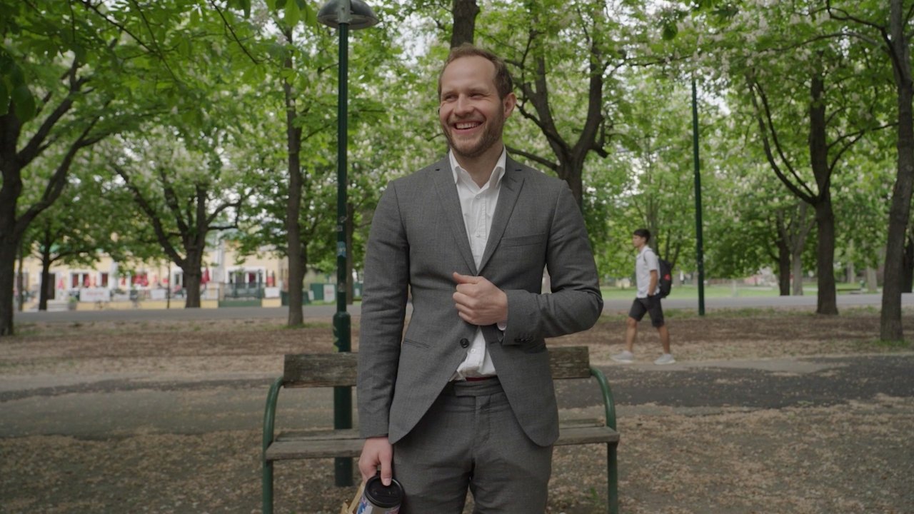 Kendo dhe Këndo me True backdrop