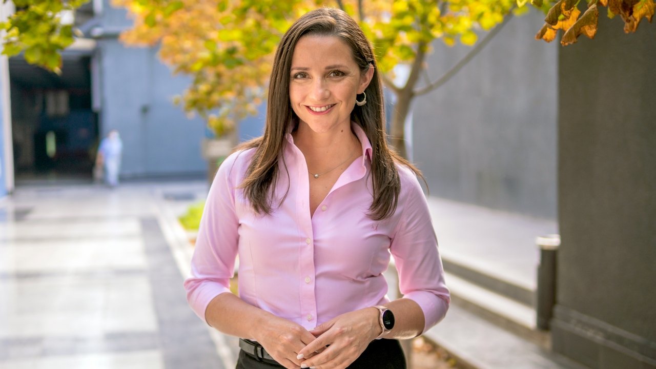 Vrasja në Plazhin e Mesëm backdrop