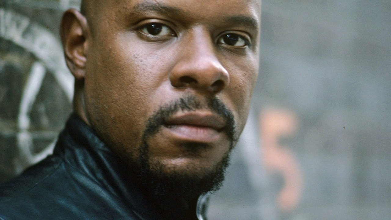 Një Njeri i Quajtur Hawk backdrop