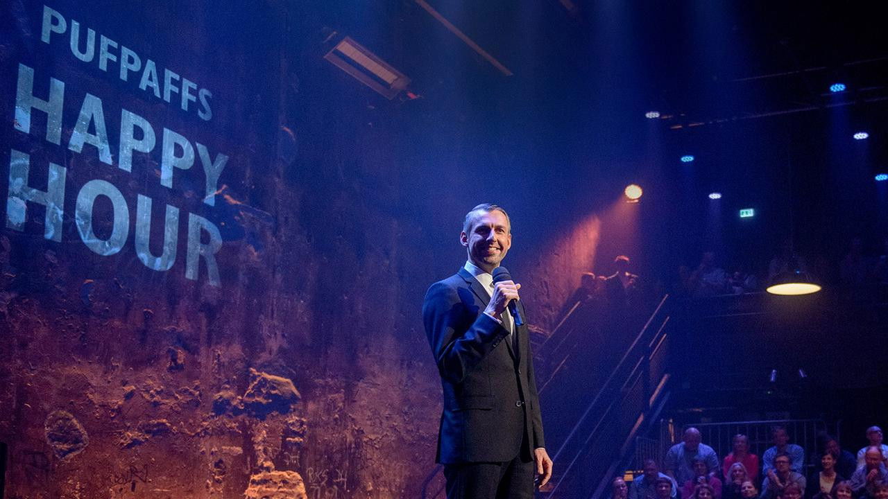 Pufpaffs Ora e Lumtur backdrop