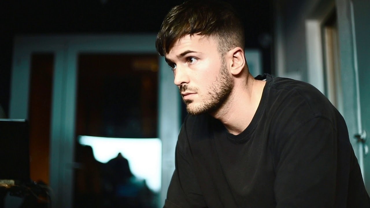 Ëndrrat Nuk Kanë Tavan backdrop