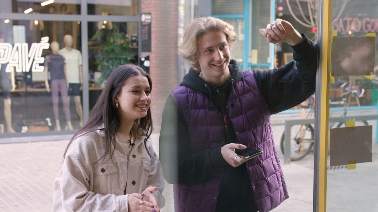 E rrëmbyer backdrop