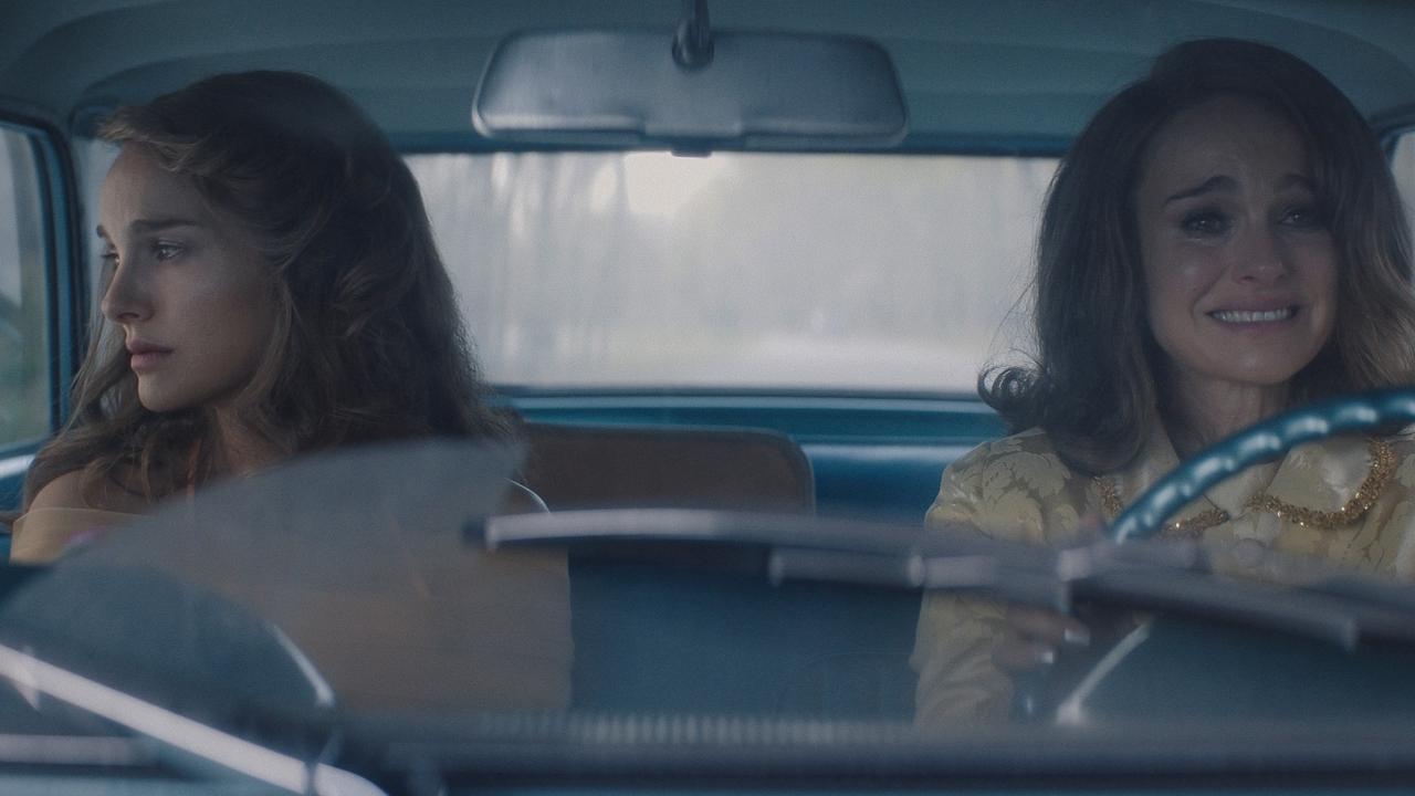 Zonja në Liqen backdrop