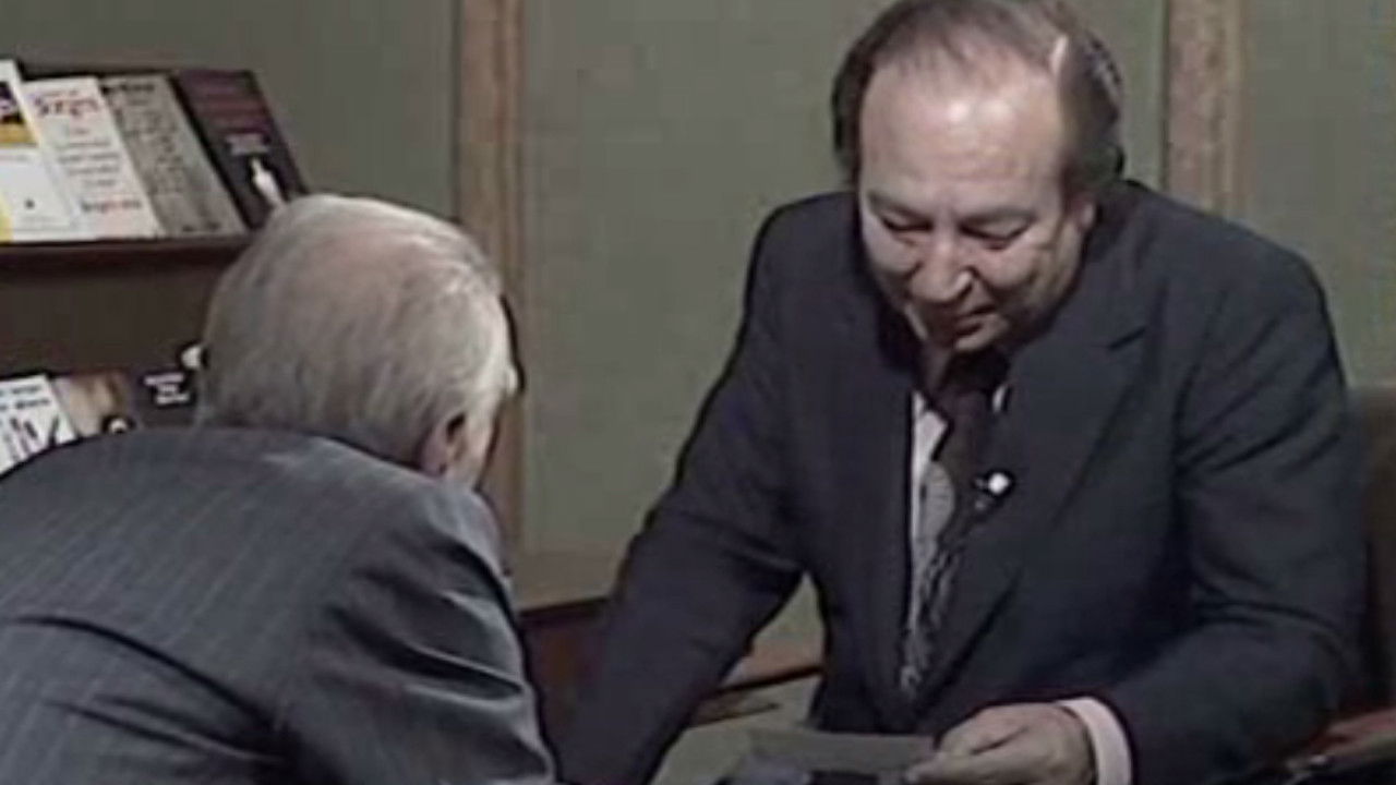 Në Thellësi backdrop