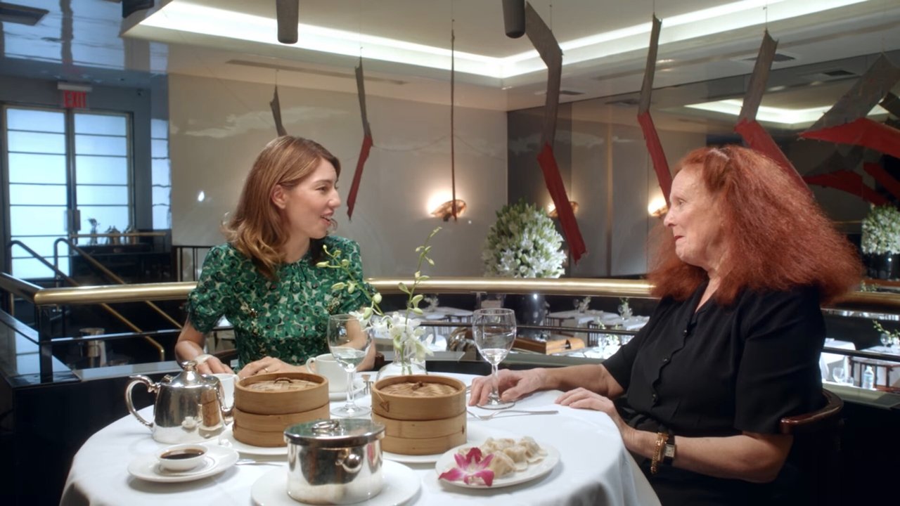 Ballë për Ballë me Grace backdrop