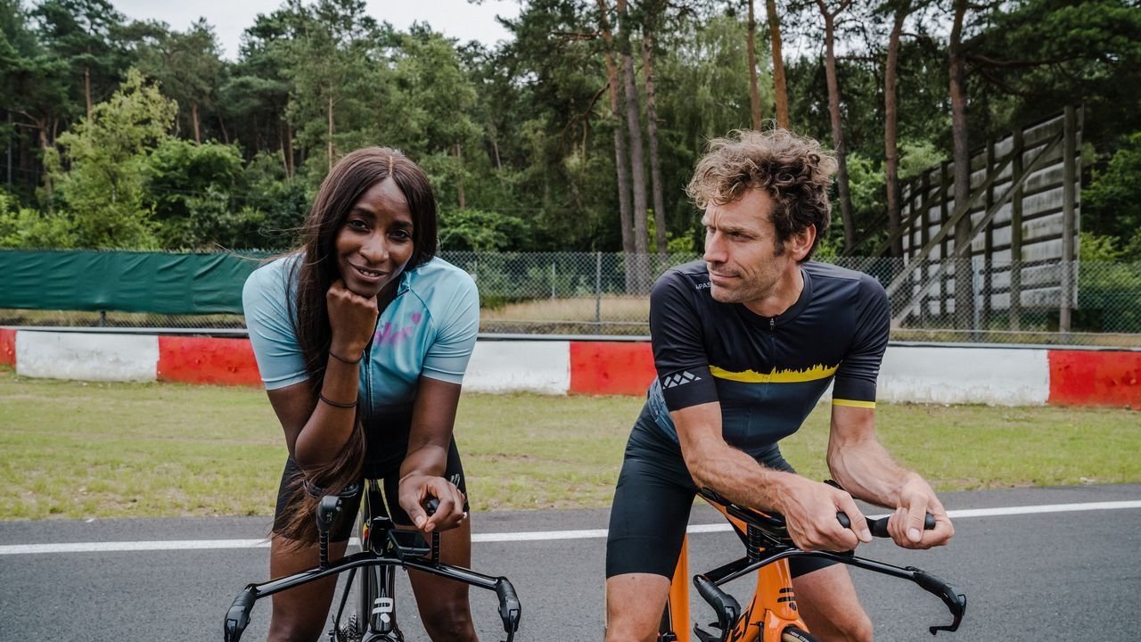 Koha e jetës sonë backdrop