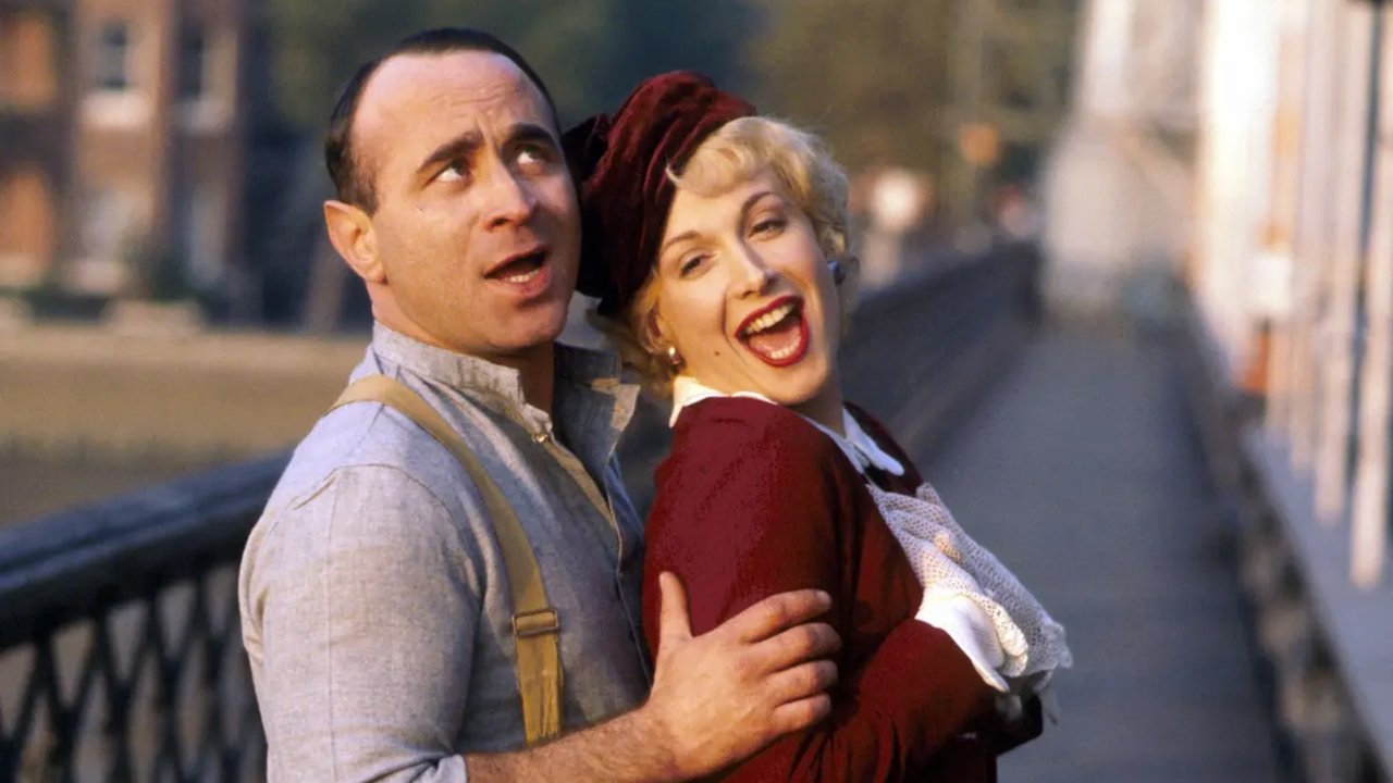 Qindarka nga Qielli backdrop