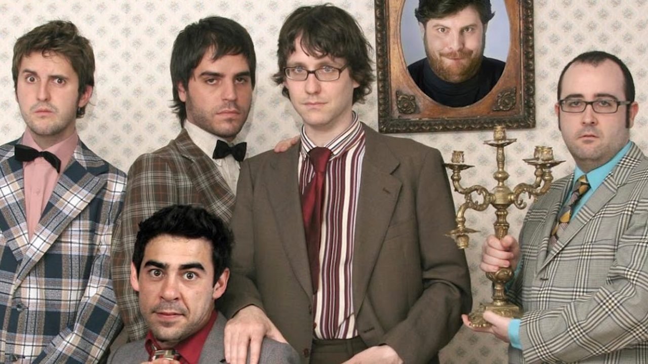 Koha e Çuditshme backdrop