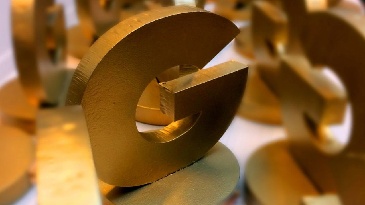 The title Gaffa-prisen can be translated to Albanian as Çmimi Gaffa backdrop