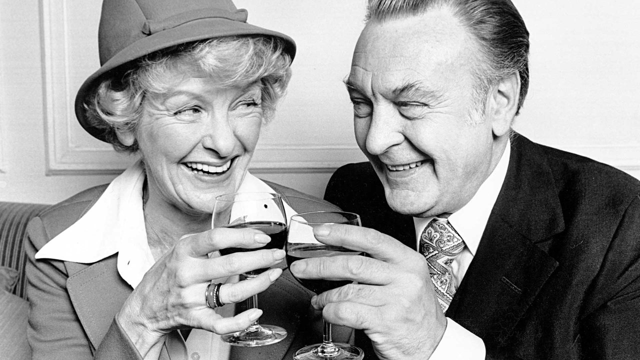 Dy është shoqëri backdrop