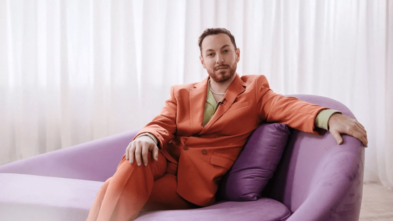 Encore Vous ? translates to "Përsëri Ju?" in Albanian backdrop