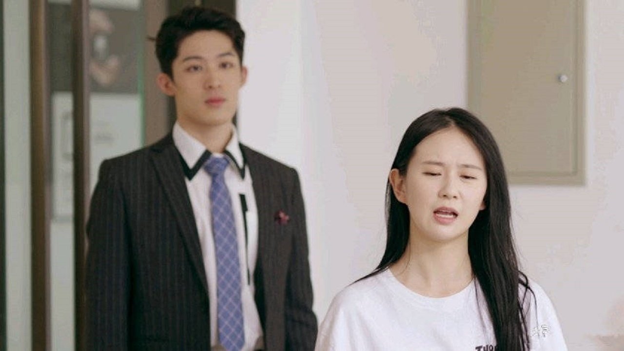 Dashuria është e çuditshme backdrop