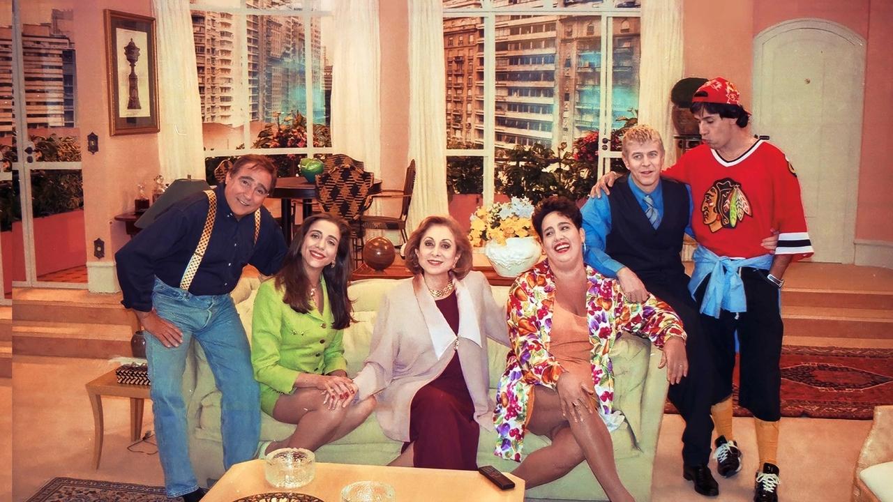 Sai de Baixo translates to "Shtëpia e Poshtme" in Albanian backdrop