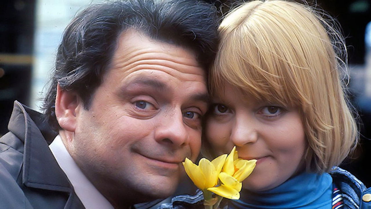 Fati i Lumtur backdrop