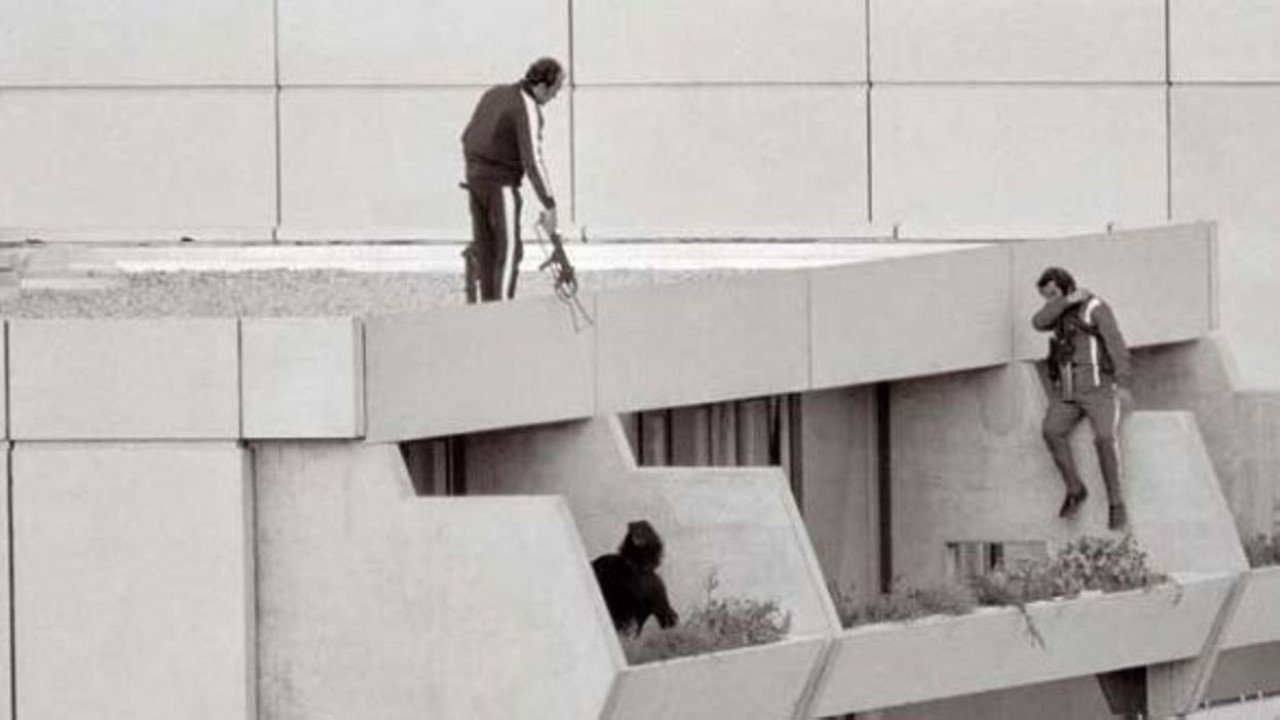 Vdekje dhe Loja - Mynih '72 backdrop