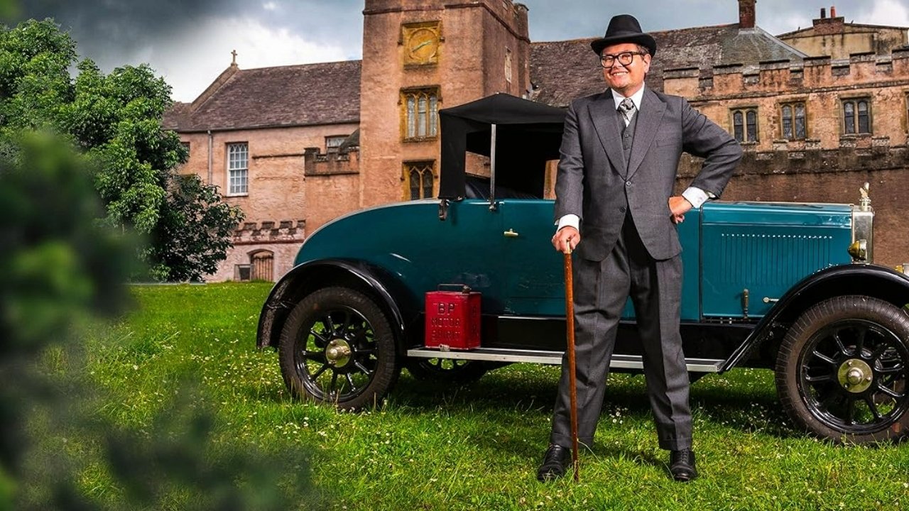 Adventurat e Alan Carr me Agatha Christie backdrop