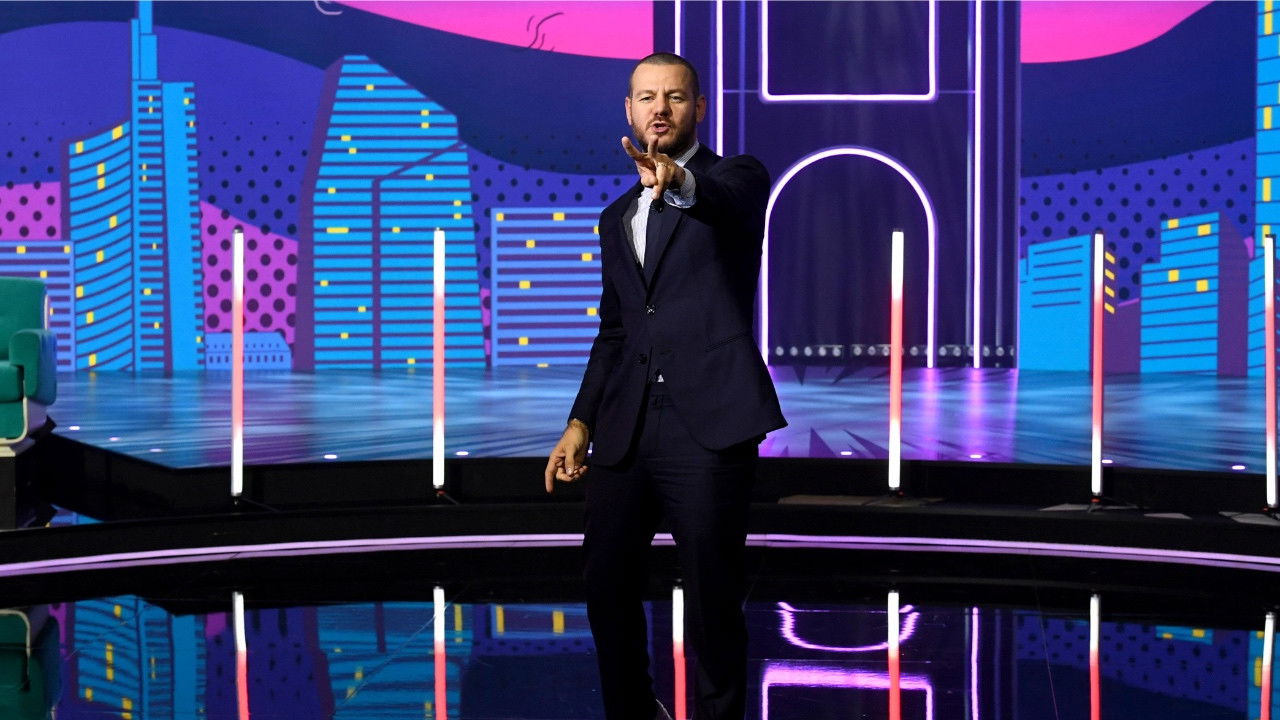 Sonte është Cattelan në Raidue backdrop