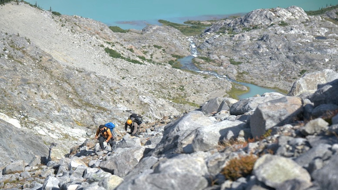 Mallkimi i Njeriut të Vdekur backdrop