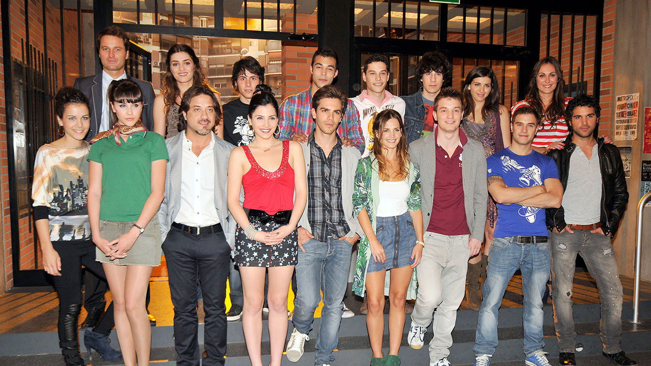 Fizika ose Kimi</assistant backdrop