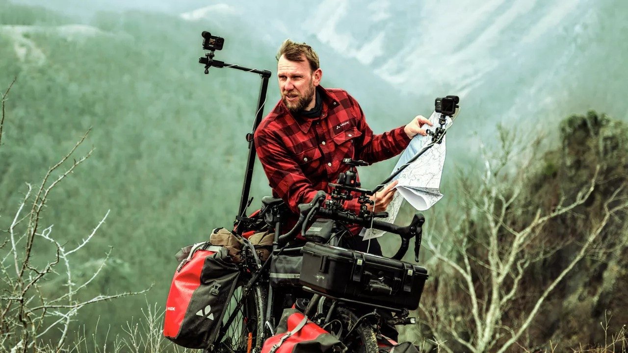 Me Erën Bashkë backdrop