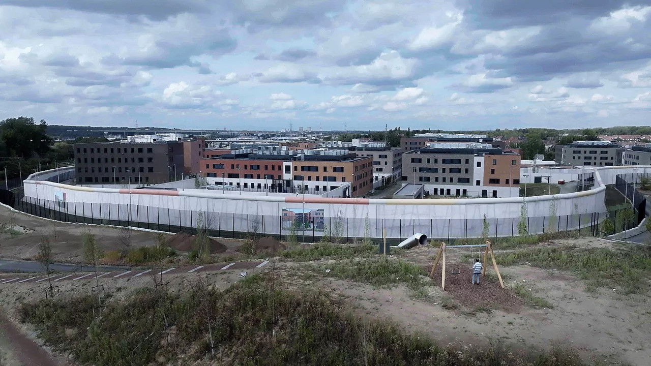 Fshati pas Murit backdrop