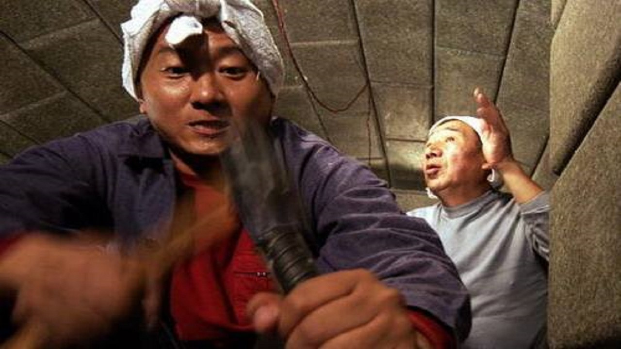 Misteri i Shtëpisë së Errët backdrop