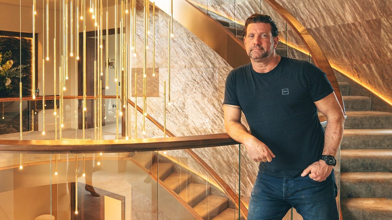 Ndërtimi i Supershtëpive të Britanisë backdrop