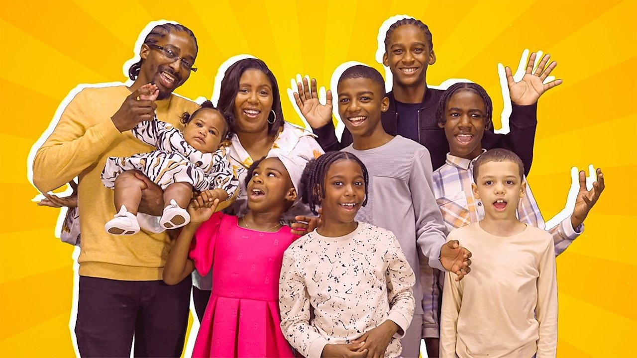 Takoni McQueens backdrop