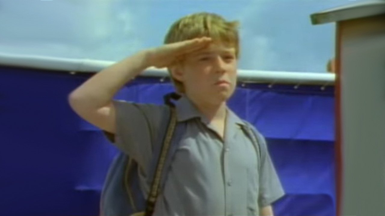 Deepwater Haven translates to "Strehimi i Ujërave të Thella" in Albanian backdrop