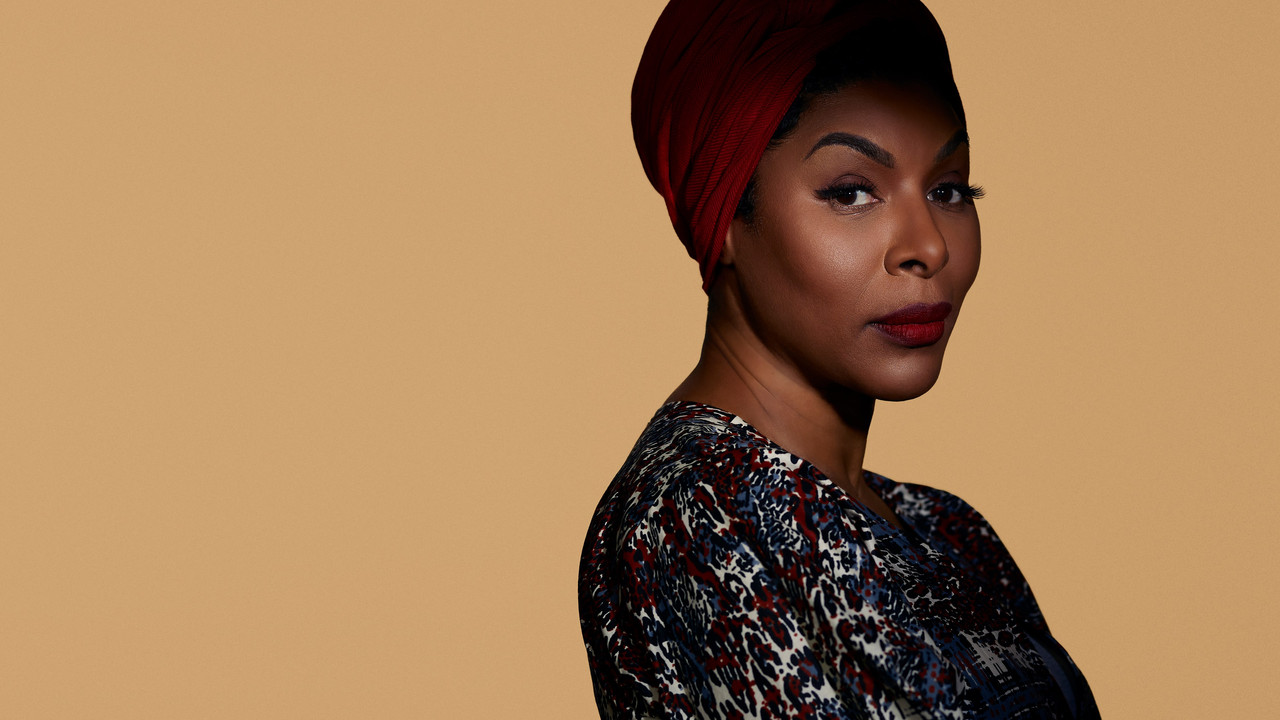 Je e bukur për një të zezë backdrop