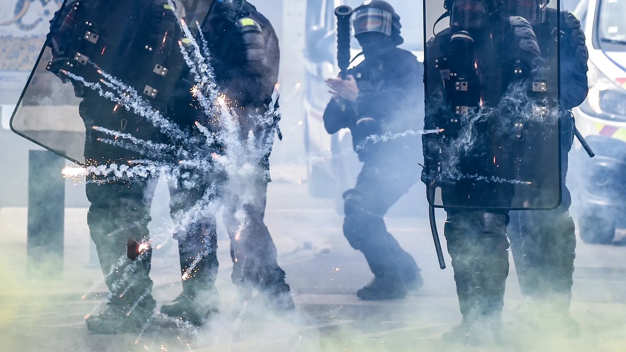 Në Emër të Ligjit dhe Rendit backdrop