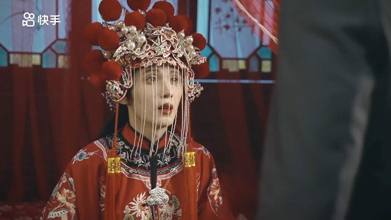 Qyteti i mjegullës dhe shiut mbi anije backdrop